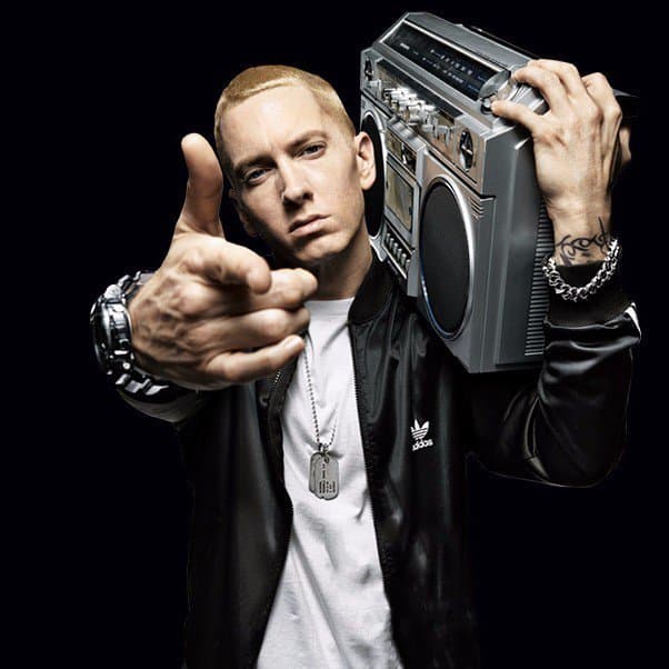 صورة غلاف مقالة EMINEM: "ترامب يجعل دمي يغلي"