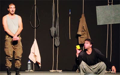 صورة غلاف مقالة (المنفردة) عرض استثمر الاختلاف درامياً .. وكشف أبعاده حياتياً