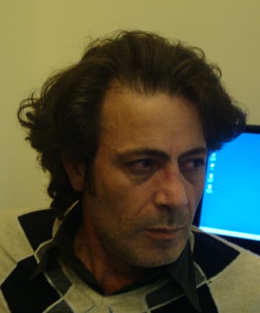 صورة غلاف مقالة كلمتان في أذن (الممثلة الجديدة)