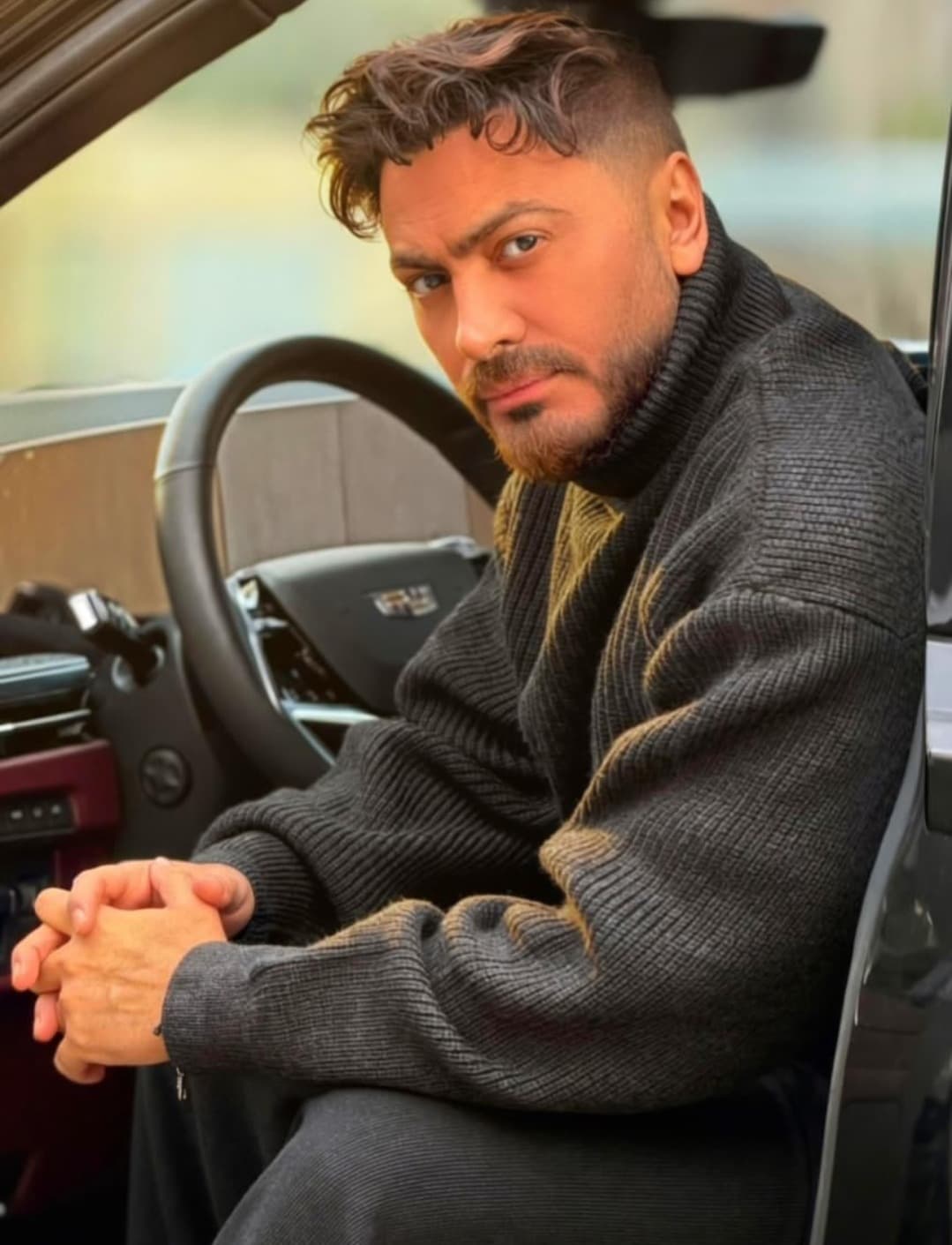 تامر حسني يدعم مي عمر في أزمتها: "انشفي وكمّلي"