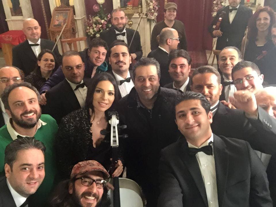 بالصور ...مشهد موسيقي من تشيللو