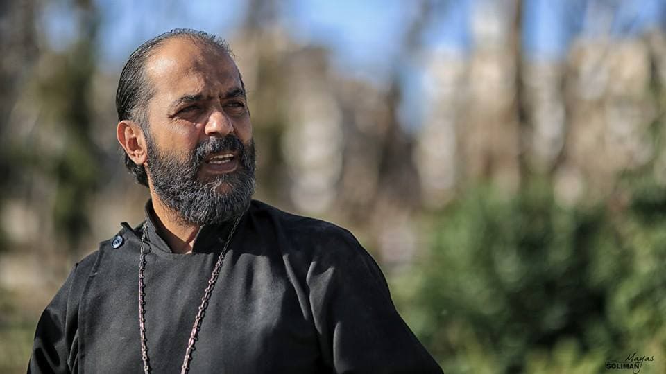 حسين عباس يرفض الخروج من مدينته رغم الحصار