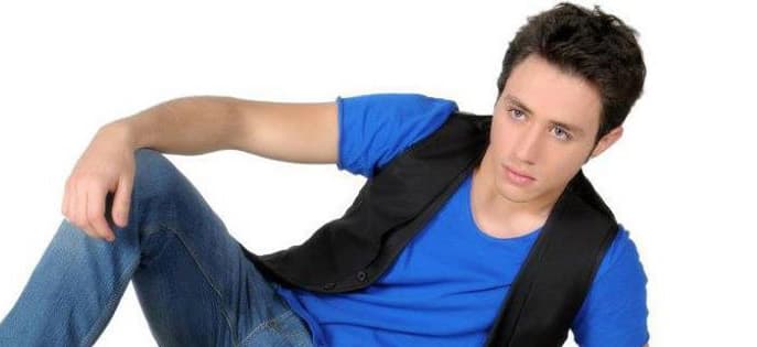 صورة غلاف مقالة تشييع الفنان الشاب طارق عيسى إلى مثواه الأخير بعد صراعٍ مع المرض