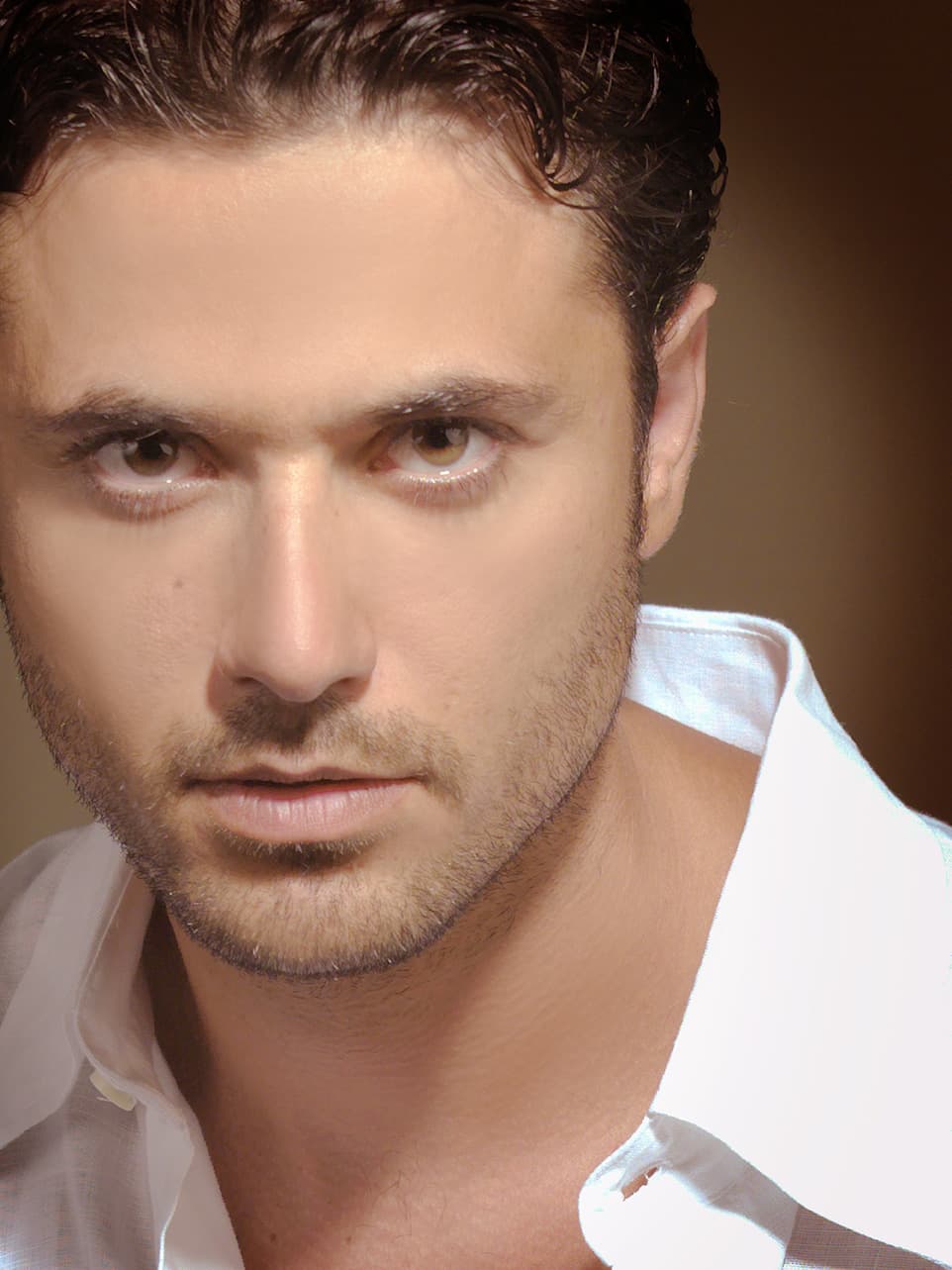 صورة غلاف مقالة أحمد عز في ورطة وزينة تقول الحمدلله