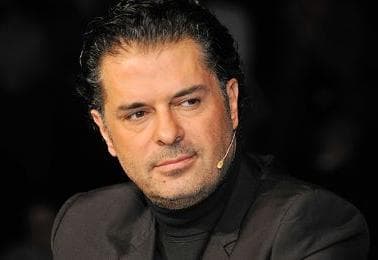 صورة غلاف مقالة شابة بلغارية تسرق راغب علامة