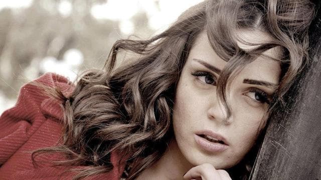 Lina Diab Sy  مزّور... ولينا دياب لاتملك أية حسابات على "فيسبوك" أو "تويتر"