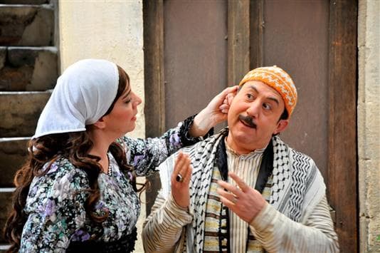 محمد خير الجرّاح وشكران مرتجى في مشهد من «باب الحارة 6»