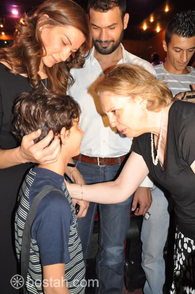 شموع في مسرح "الحمراء" لروح سيجري في ذكرى رحيله الأولى.. صور... و"غيوم زكريا"