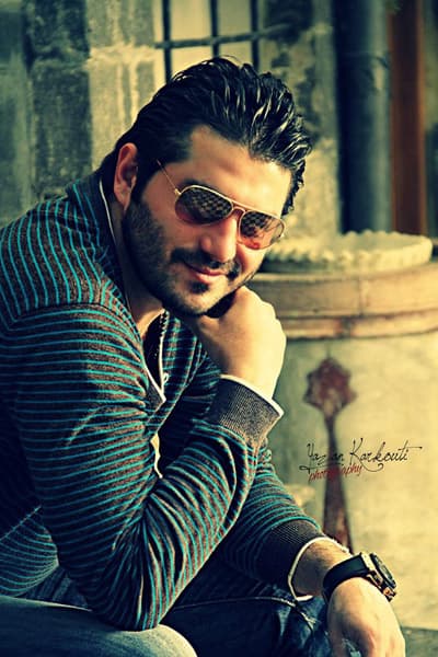 يزن السيد يجسد الأمثال الشعبية