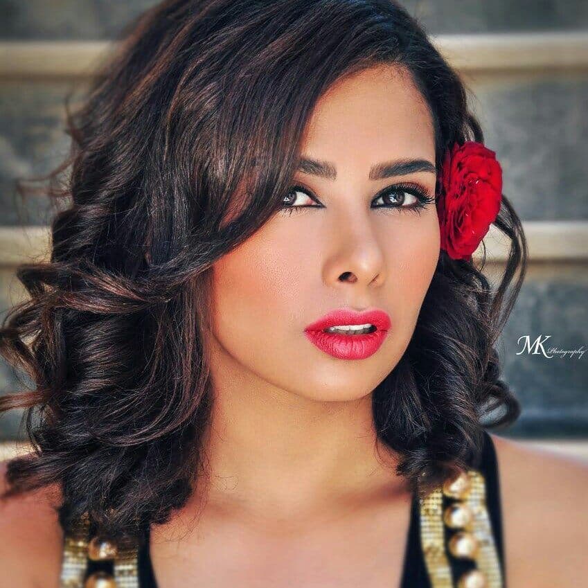 رنا العضم بائعة هوى في "بلا غمد"