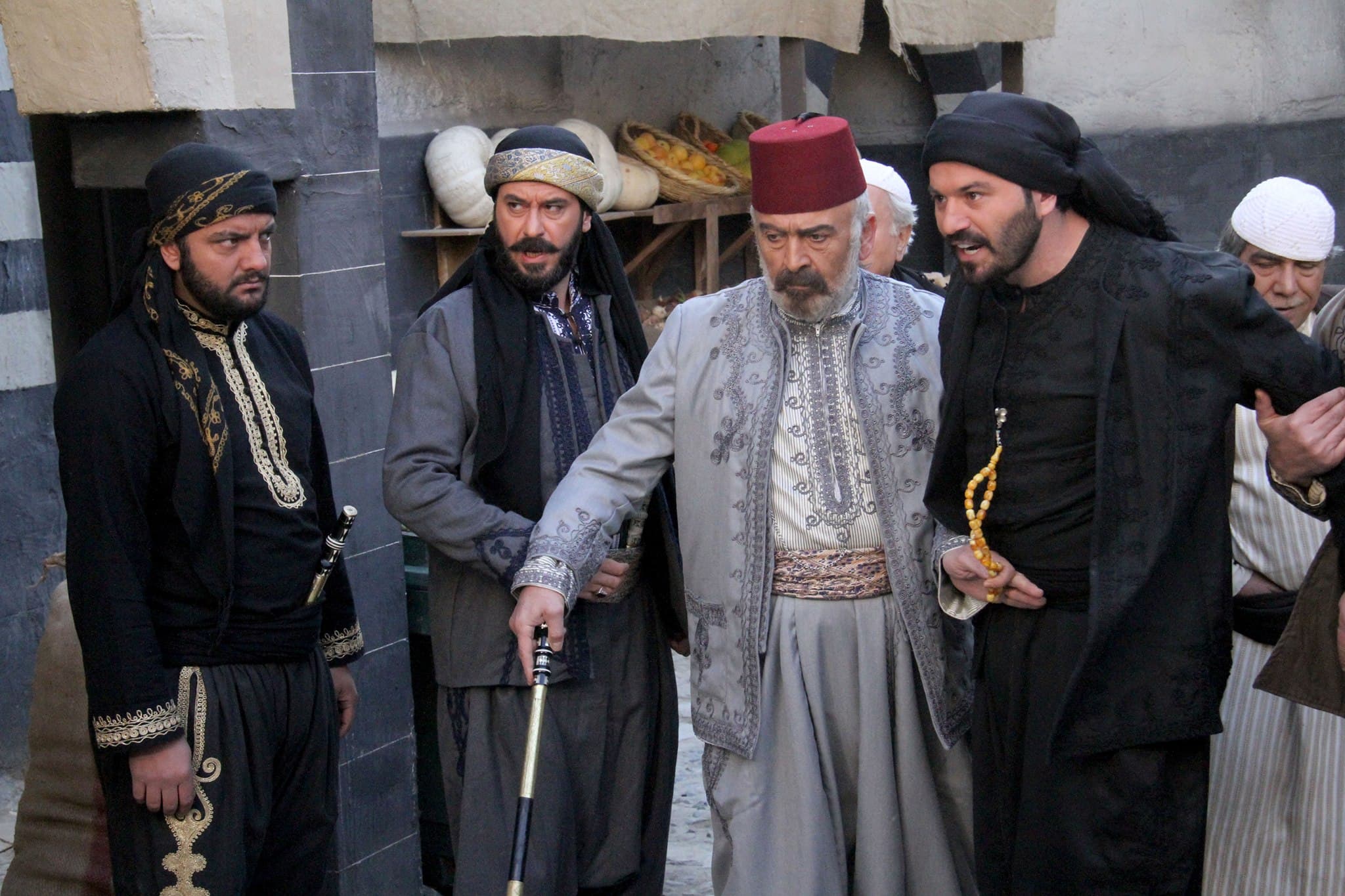 سلّوم حداد يتلقى الضربات من أقرب الناس إليه