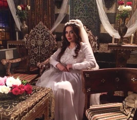 خلود عيسى تبتعد عن عائلتها مرغمة