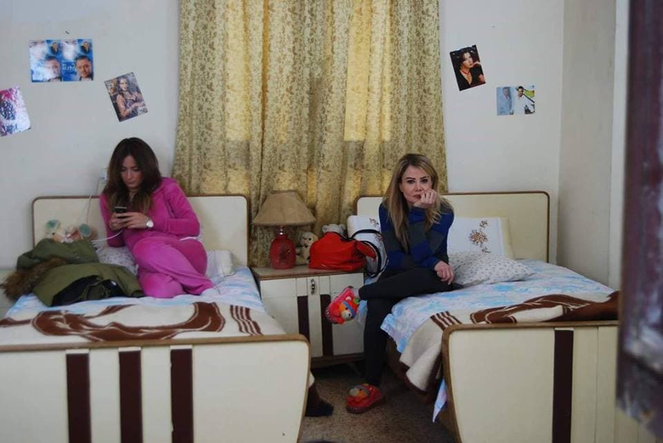 جيران القمر يجتمعون على سطح بيت أبو سعدو