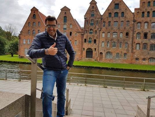 بالصور: باسم ياخور يجول ألمانيا برفقة عائلته