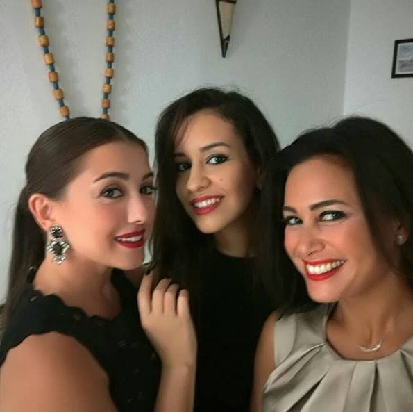 بالصور: كندة علوش ضيفة شرف في قابس وهند صبري تستقبلها بالورد