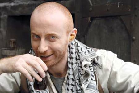 "النمس" يعيش قصّة حب مع طالبته في المعهد