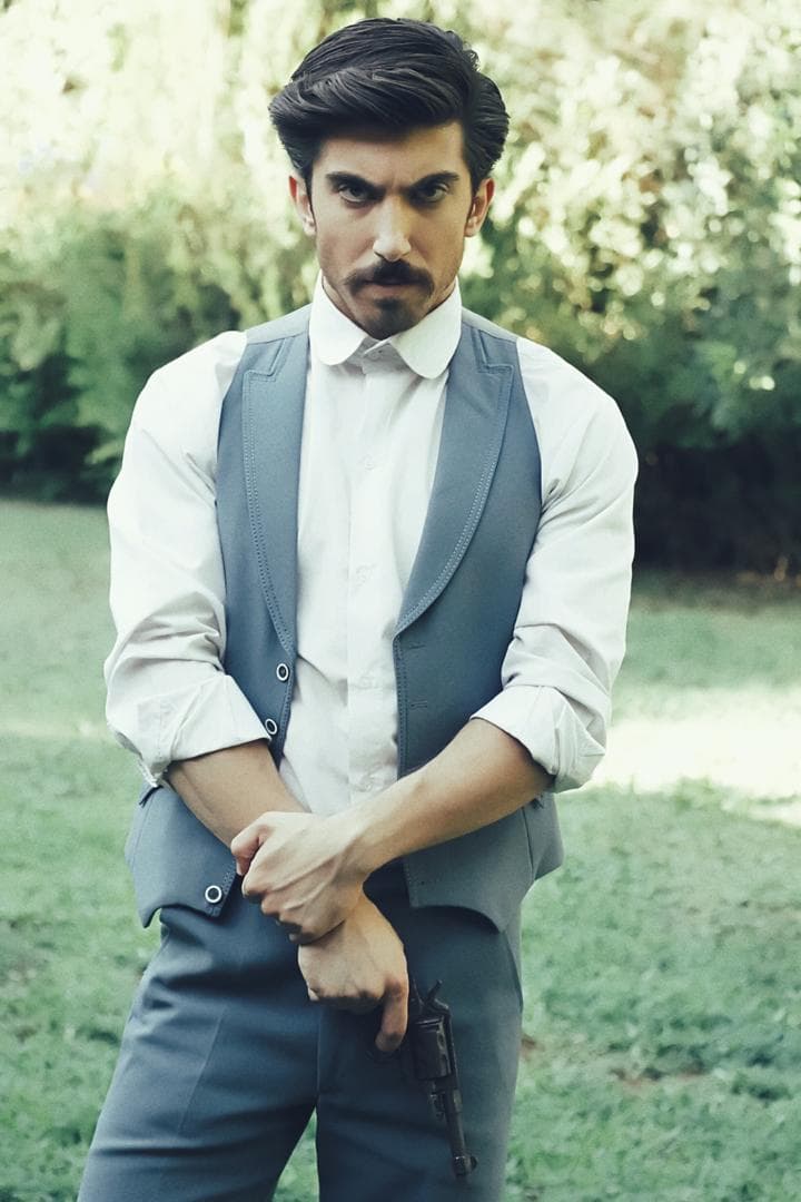 صورة غلاف مقالة السدير مسعود يجسد شباب والده