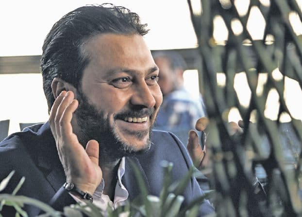 صورة غلاف مقالة وائل شرف في مشاريع مبشرة تلفزيونياً وسينمائياً
