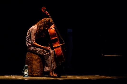 «مدينة في ثلاثة فصول» لعروة العربي: الكتابة السورية على الخشبة