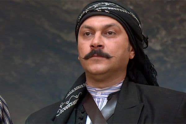 وائل شرف في باب الحارة 8 رغم انسحابه!