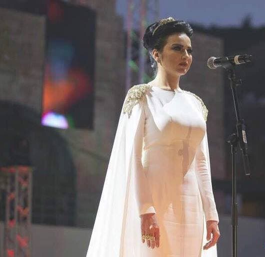 صفاء سلطان تغني على مسرح فحيص