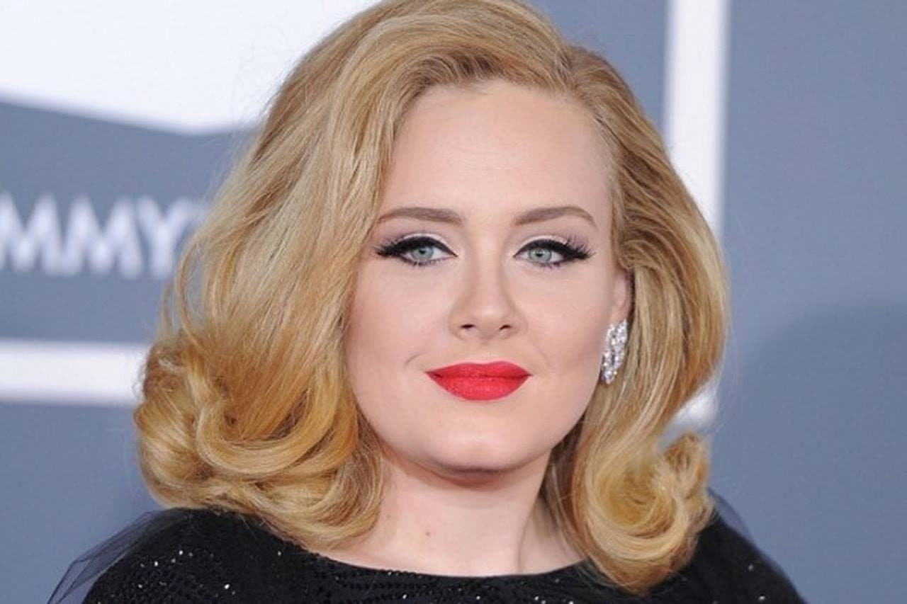 صورة غلاف مقالة أديل ترفض الغناء بالشرق الأوسط لهذا السبب