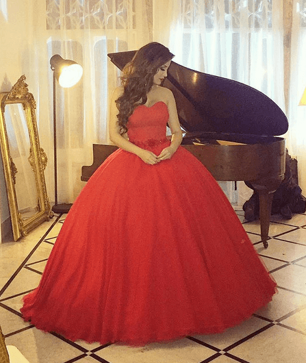 هكذا احتفلت نسرين طافش بيوم ميلادها وعيد الحب