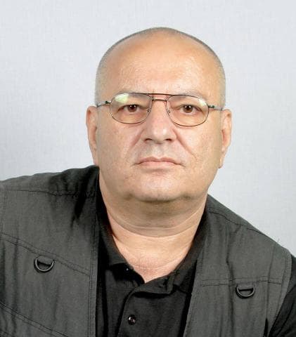 صورة غلاف مقالة ممدوح حمادة: المؤلف يبتكر الشخصية، والممثل يعمل على تفاصيلها