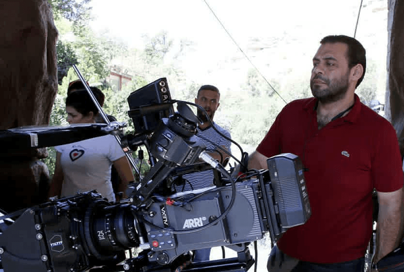 صورة غلاف مقالة "ذنب" تجسد الفقر والخوف في المجتمعات المنغلقة