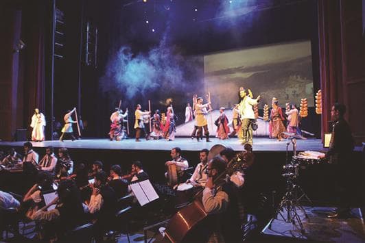 «الطريق إلى الشمس» لممدوح الأطرش.. البهرجة الفائقة