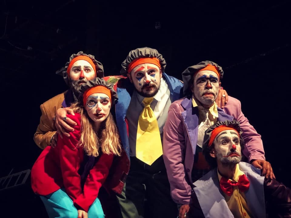 صورة غلاف مقالة "3 حكايا" لأيمن زيدان عن اضطهاد الإنسان