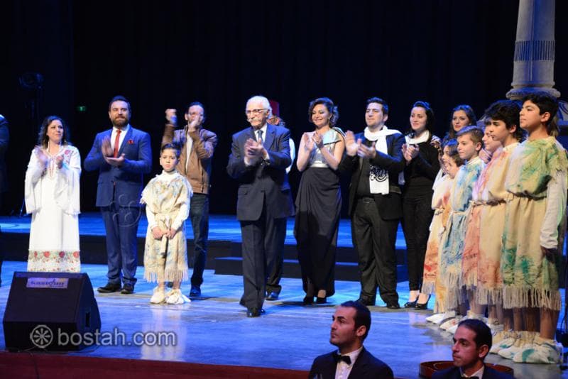 حسام تحسين بيك يعيش "حلم في مقهى دمشقي"