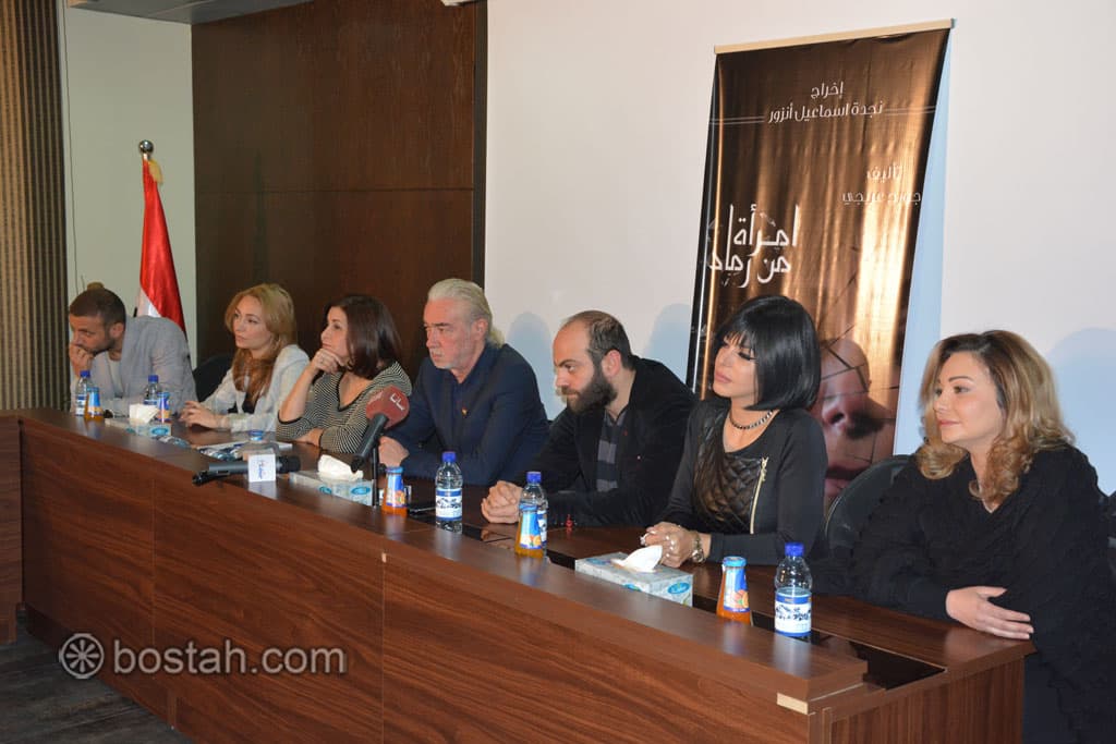 في مؤتمره الصحفي .. "امرأة من رماد" عمل عن السوريين في الحرب