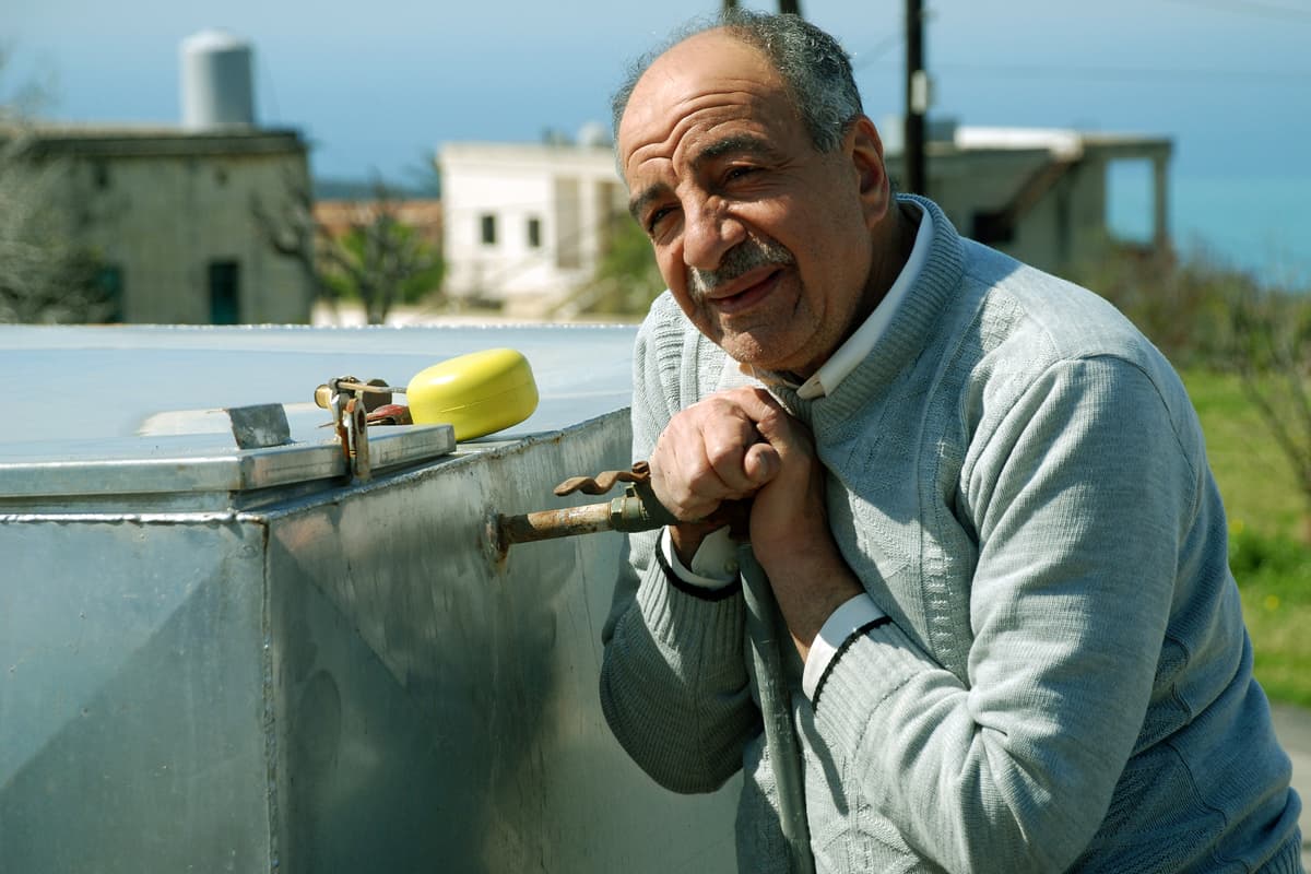 سائق عربة دفن الموتى .. دور العمر ل فوزي بشارة