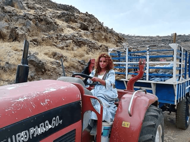 رنا العظم تنجو من العنوسة