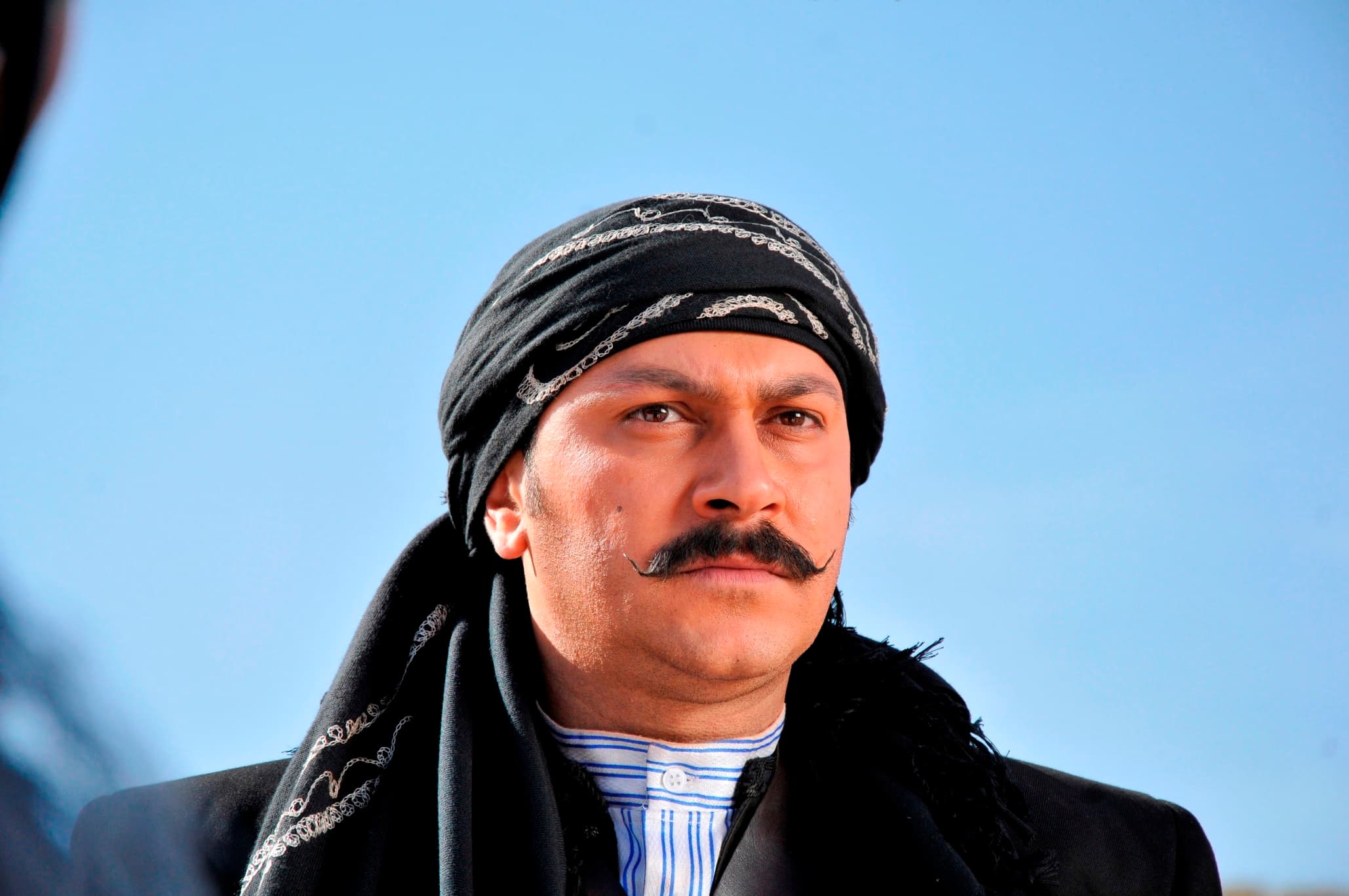 "العكيد معتز" ل "الآغا" : سبع سنوات كانت كافية لرد فضل باب الحارة عليّ