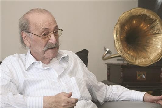 رفيق سبيعي: أوصي السوريين أن لا ينتظروا أحداً