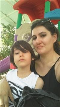 يم مشهدي: «علينا طرح الأسئلة التي نهرب منها»