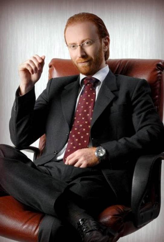 هل سيكون مصطفى الخاني "فريدو كورليوني" في نسخة "سما الفن" من العراب؟