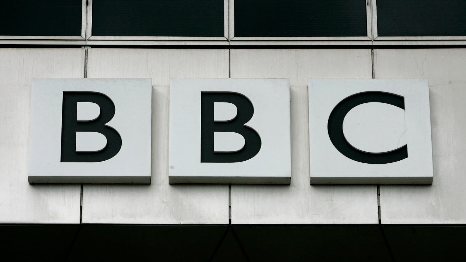 صورة غلاف مقالة هذه رواتب «نجوم» bbc