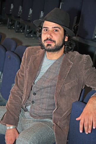 صورة غلاف مقالة أسامة حلال يحكي "حكاية علاء الدين"