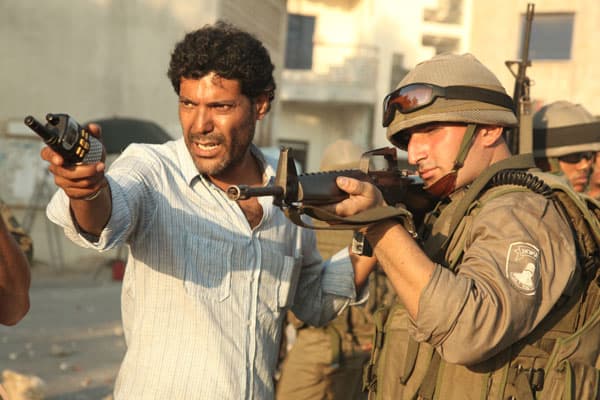 صورة غلاف مقالة "مملكة النمل" يحزم أمتعته إلى تونس