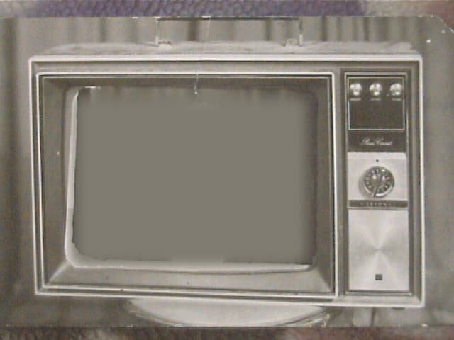 صورة غلاف مقالة جريدة التلفزيون يحررها 10 محررين وتصدر يوميا