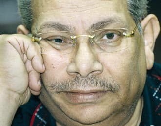 صورة غلاف مقالة الموت يكتب نهاية أسامه أنور عكاشة