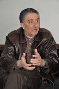صورة غلاف مقالة المخرج العالمي أنور قوادري... "قدري أن أكون سينمائياً" .. أحلامي كبيرة وهواجسي مؤرقة