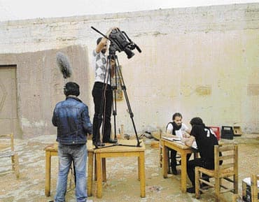 صورة غلاف مقالة "فلاش سوري كتير" دراما الواقع الحي