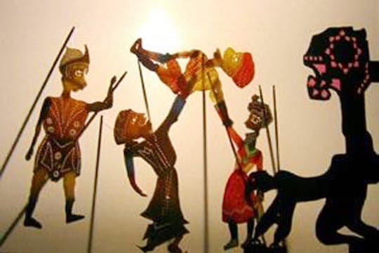 صورة غلاف مقالة خيال الظل الفن الذي دخل القصور وطُرِد منها