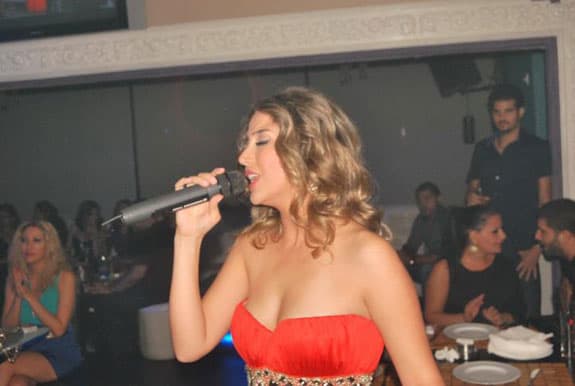 صورة غلاف مقالة ألبوم صور من حفل الفنانة السورية ميريام عطا الله الذي أحيته في جولتها بنيجيريا