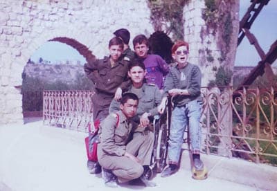 صورة غلاف مقالة مصطفى الخاني: ينشر صوره له مع أصدقاء الطفولة في حماه... ويروي فصلاً من ذكرياته بالمدينة