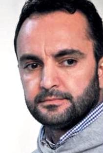 صورة غلاف مقالة عابد فهد أمام كاميرا الليث حجو في "سنعود بعد قليل"